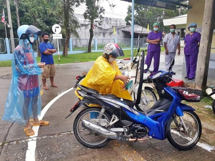 แม่ขี่มอเตอร์ไซค์