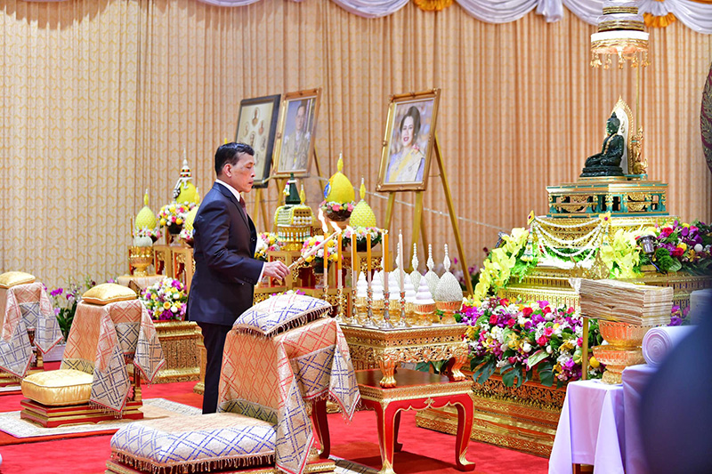 ในหลวง - พระราชินี
