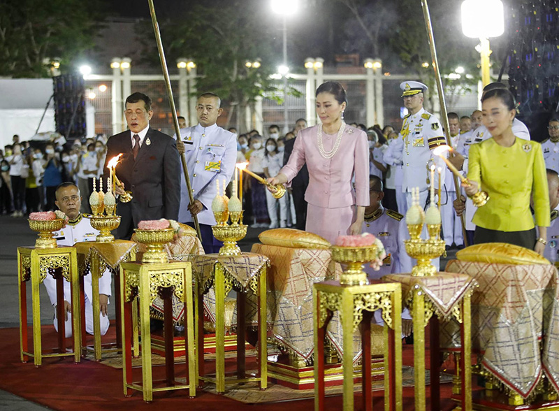 ในหลวง - พระราชินี