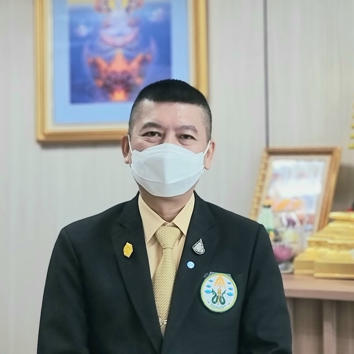 นพ.อิทธพร คณะเจริญ