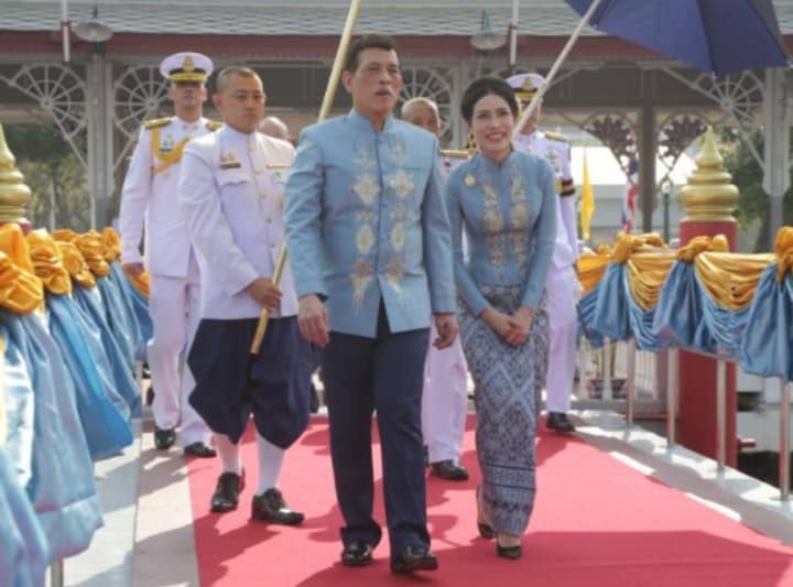 ในหลวง ร.10 กับ เจ้าคุณพระสินีนาฏ