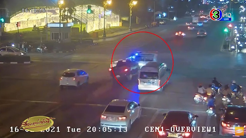 รถกู้ภัยกู้ภัยชนกระบะ