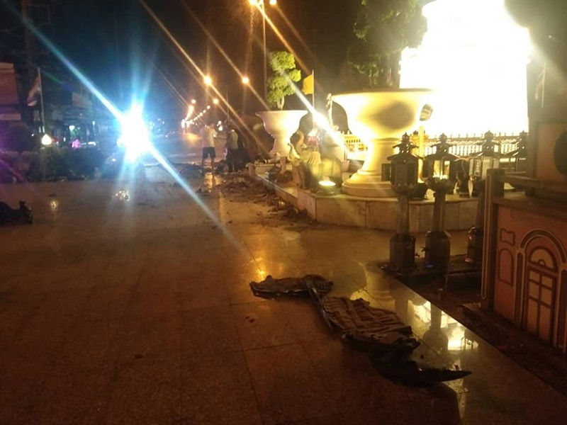 รถพุ่งชน อนุสาวรีย์ ย่ามุก ย่าจัน