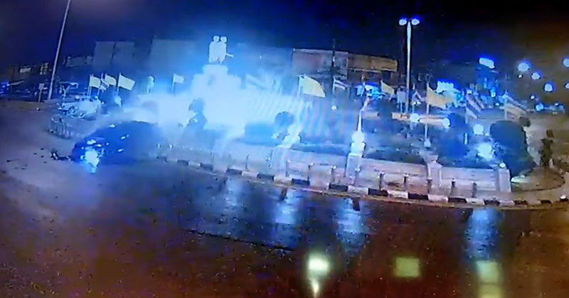 รถพุ่งชน อนุสาวรีย์ ย่ามุก ย่าจัน