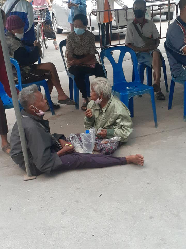 แม่ลูกวัยชรา ลงทะเบียนเราชนะ