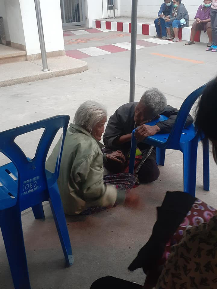 แม่ลูกวัยชรา ลงทะเบียนเราชนะ