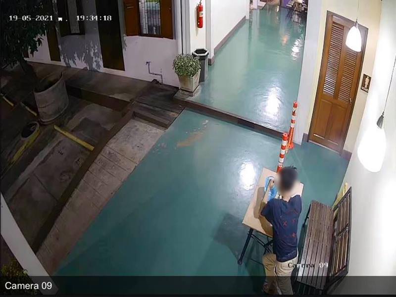 ขโมยสร้อยคอแมว