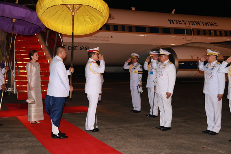 ในหลวง พระราชินี เจ้าคุณพระ