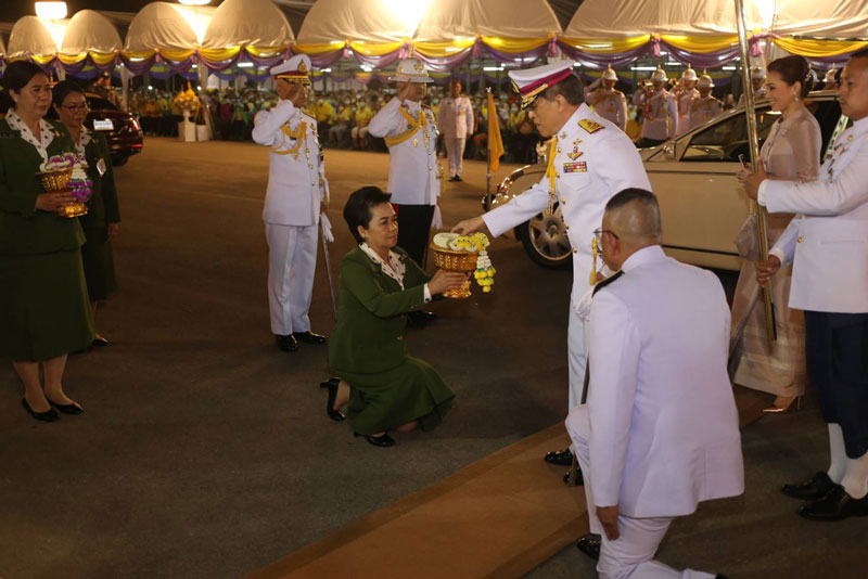 ในหลวง พระราชินี เจ้าคุณพระ
