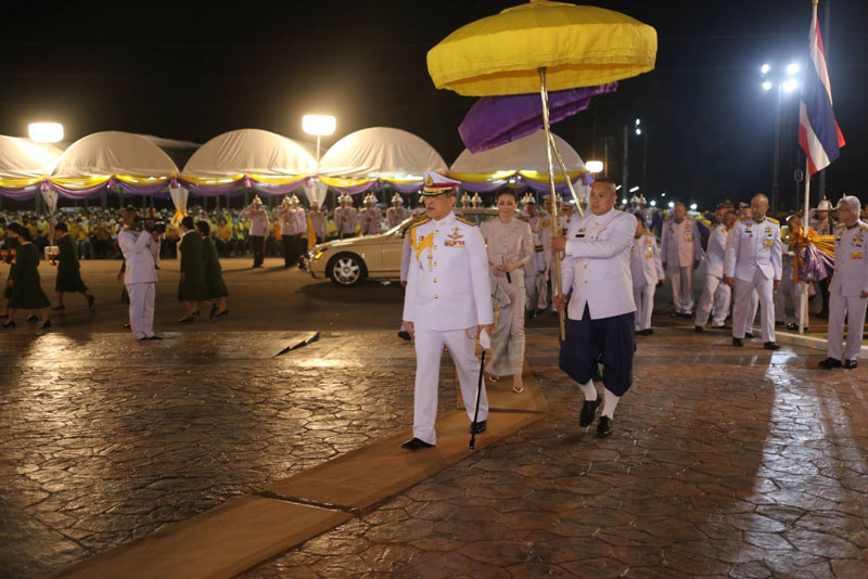 ในหลวง พระราชินี เจ้าคุณพระ