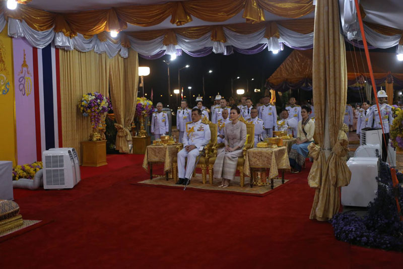 ในหลวง พระราชินี เจ้าคุณพระ