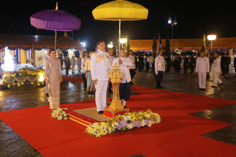 ในหลวง พระราชินี เจ้าคุณพระ