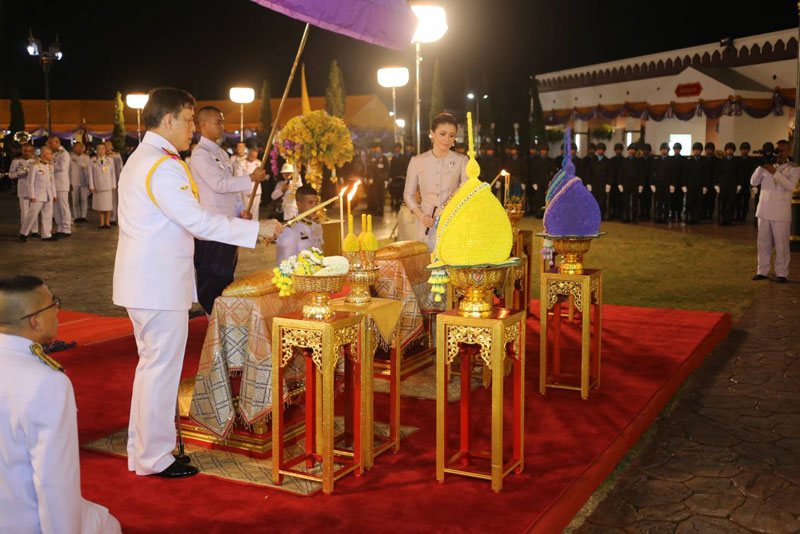 ในหลวง พระราชินี เจ้าคุณพระ