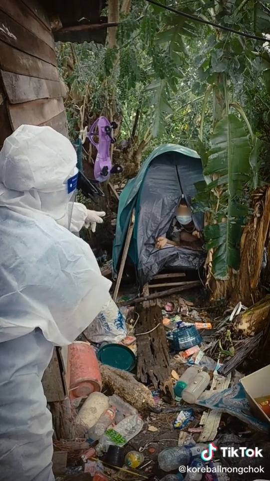 รักษาตัวในเต็นท์ 