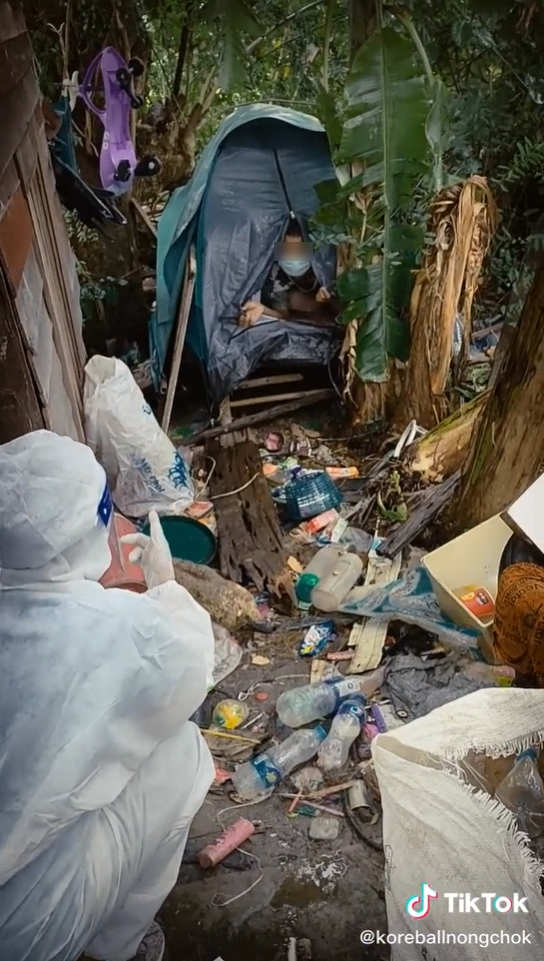 รักษาตัวในเต็นท์ 