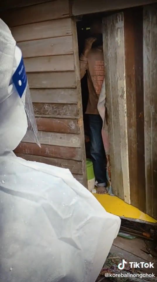 รักษาตัวในเต็นท์ 