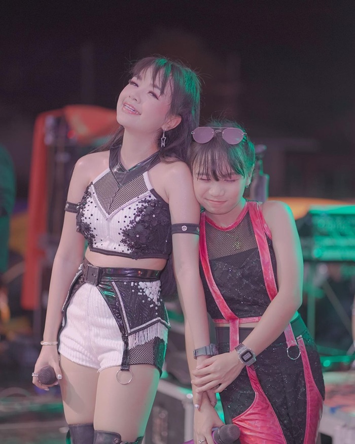 เจนนี่ ลิลลี่