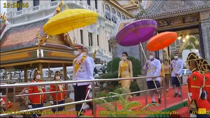 ในหลวง ร.10 - พระราชินี 