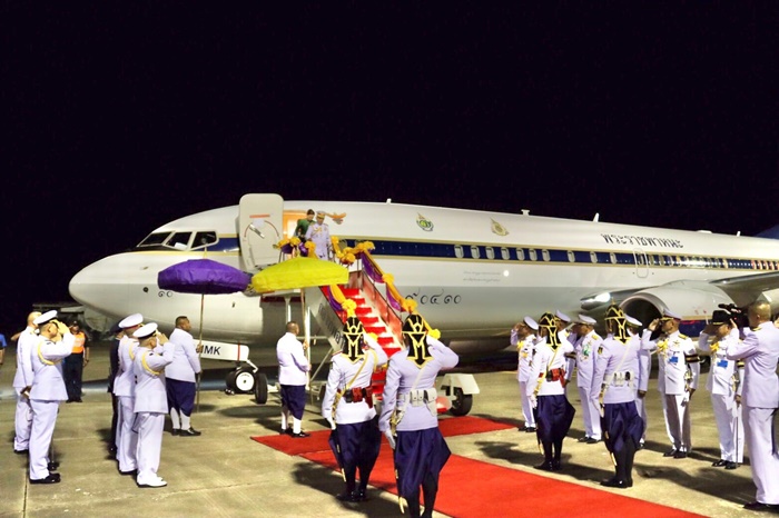  ในหลวง - พระราชินี  