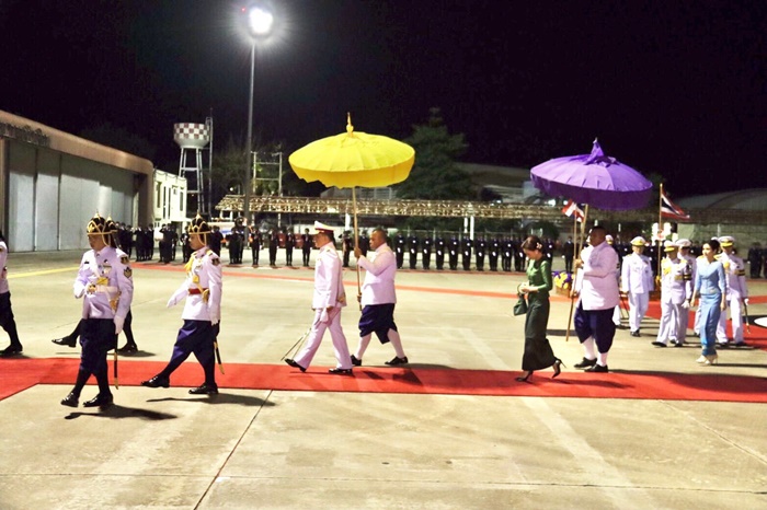  ในหลวง - พระราชินี  