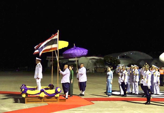  ในหลวง - พระราชินี  