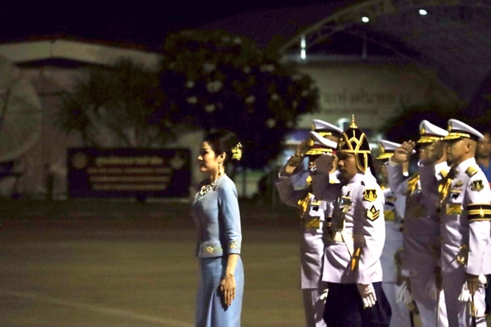  ในหลวง - พระราชินี  