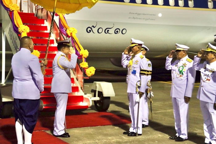  ในหลวง - พระราชินี  