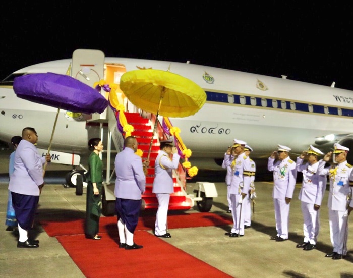  ในหลวง - พระราชินี  