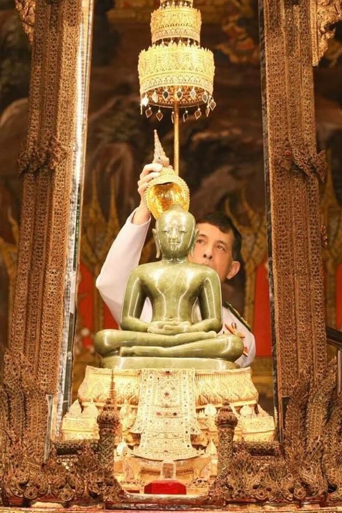 ในหลวง ร.10 - พระราชินี