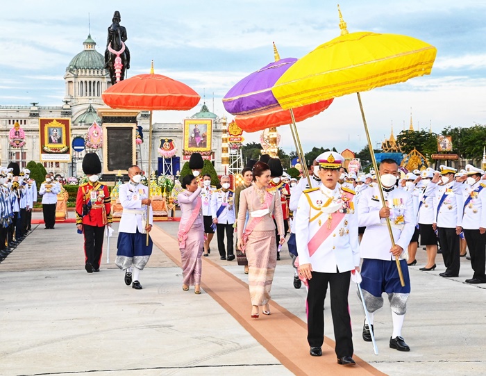 ในหลวง พระราชินี 