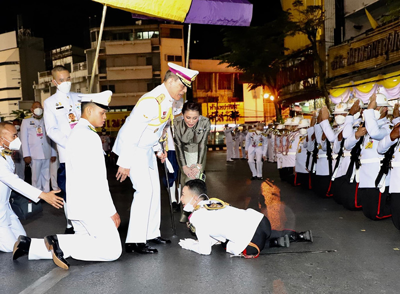 ในหลวง - พระราชินี