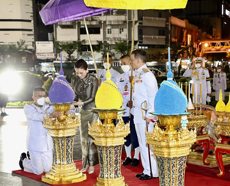 ในหลวง - พระราชินี