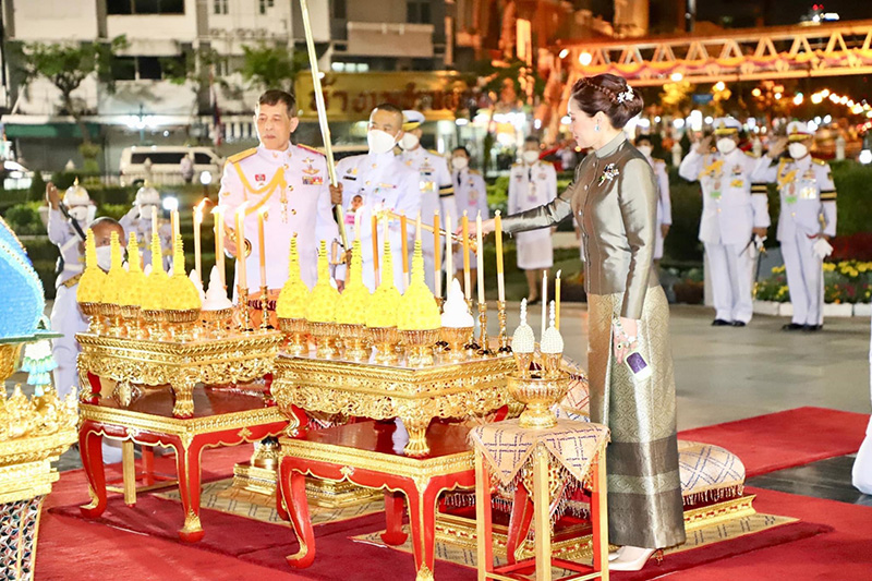 ในหลวง - พระราชินี