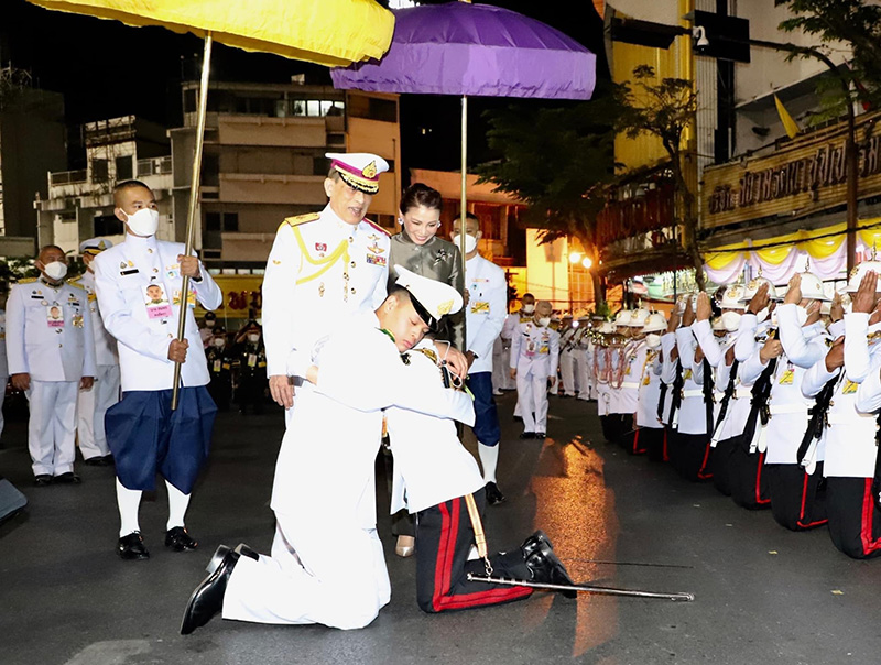 ในหลวง - พระราชินี