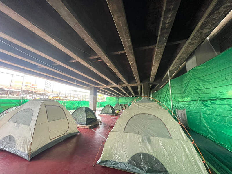 ชาวบ้านช่วยกันทำเองโรงพยาบาลสนาม