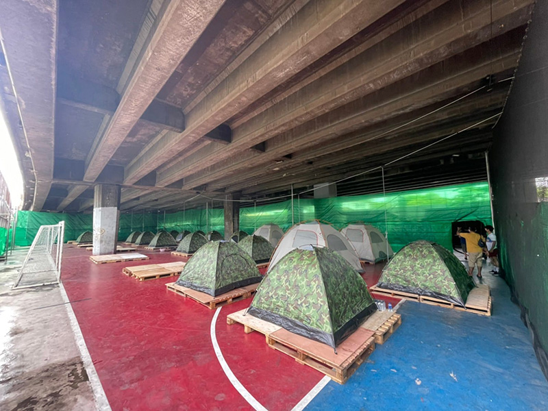 ชาวบ้านช่วยกันทำเองโรงพยาบาลสนาม