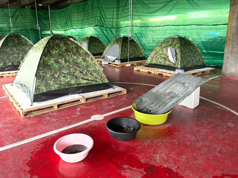 ชาวบ้านช่วยกันทำเองโรงพยาบาลสนาม