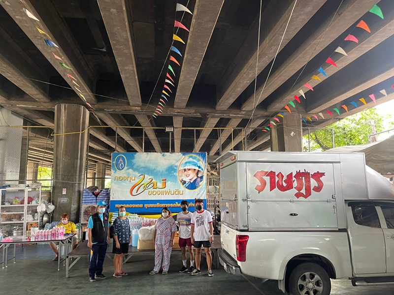 ชาวบ้านช่วยกันทำเองโรงพยาบาลสนาม