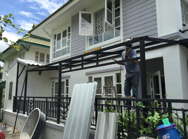จัดสวนข้างบ้านทาวน์เฮ้าส์ และต่อเติมหลังคากันแดด