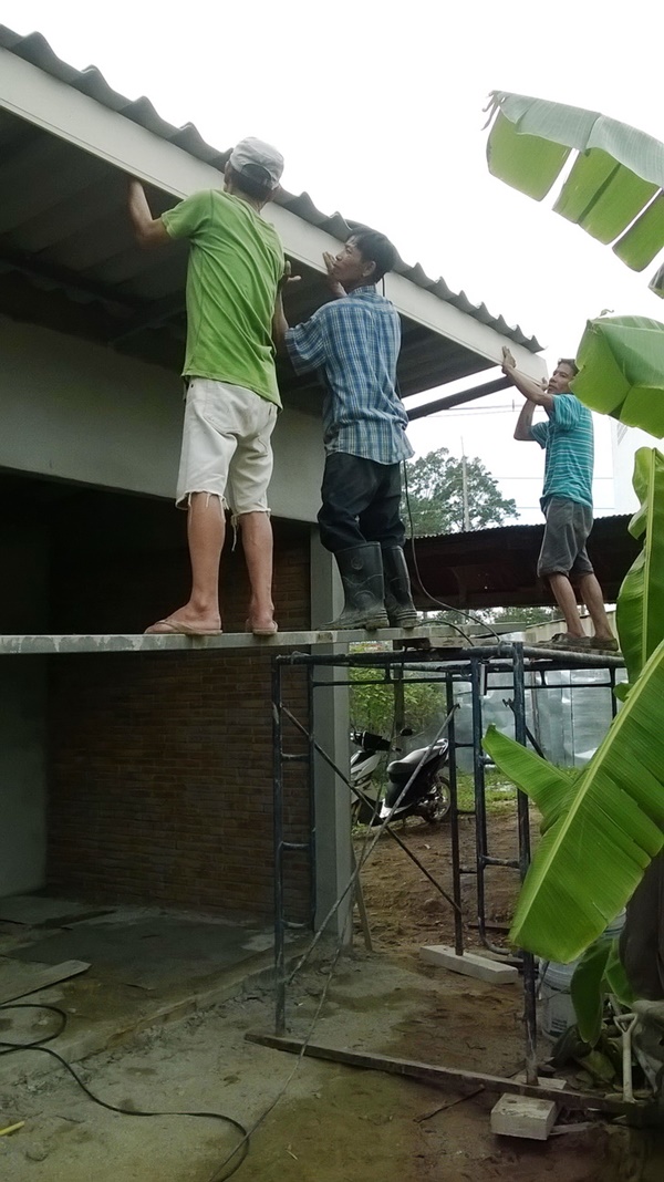 สร้างโรงจอดรถมอเตอร์ไซค์