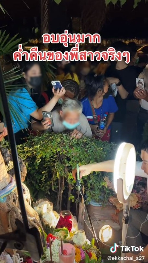 พี่สาวตุ๊กตาไม้