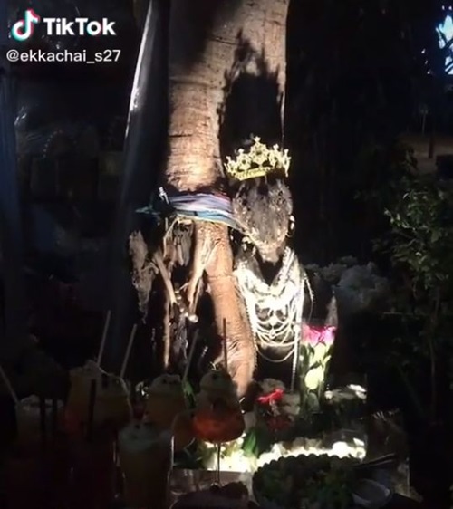 พี่สาวตุ๊กตาไม้