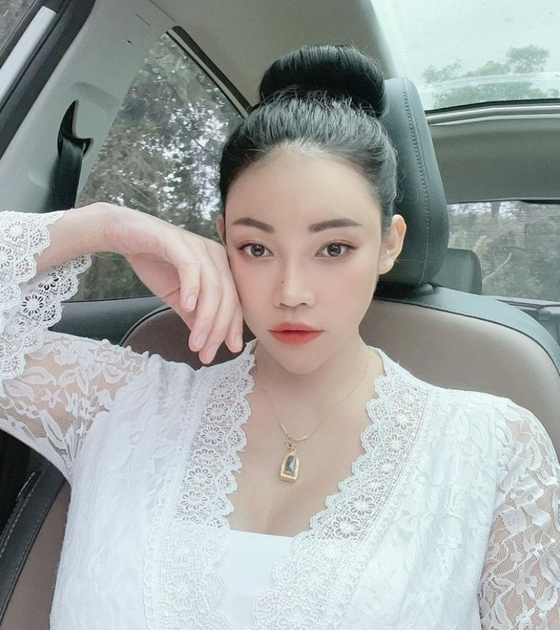 เอ็มมี่ อมลวรรณ