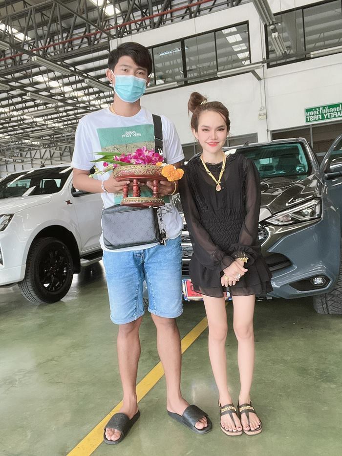 ทะเบียนรถป้ายแดงแฟนแม่น้ำหนึ่ง