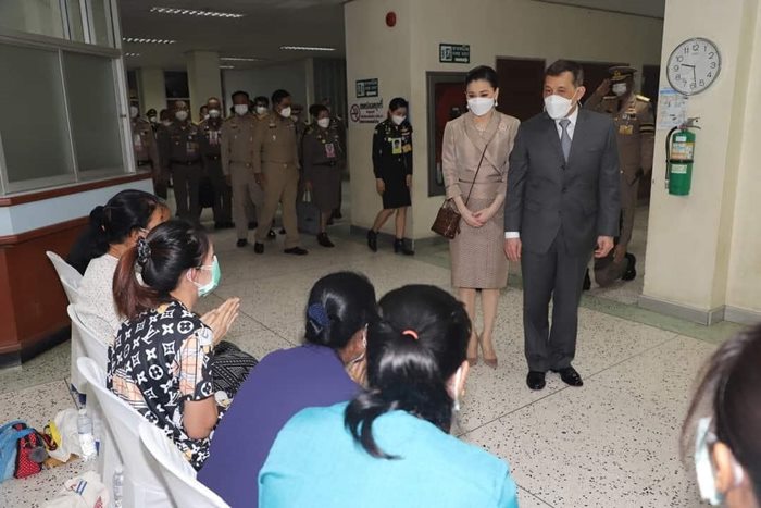 ในหลวง-พระราชินี