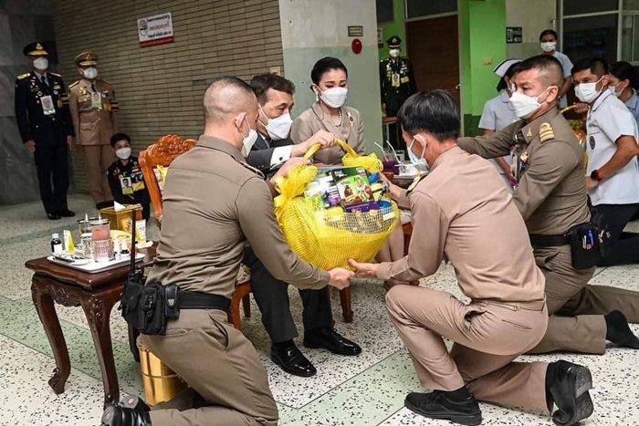 ในหลวง-พระราชินี