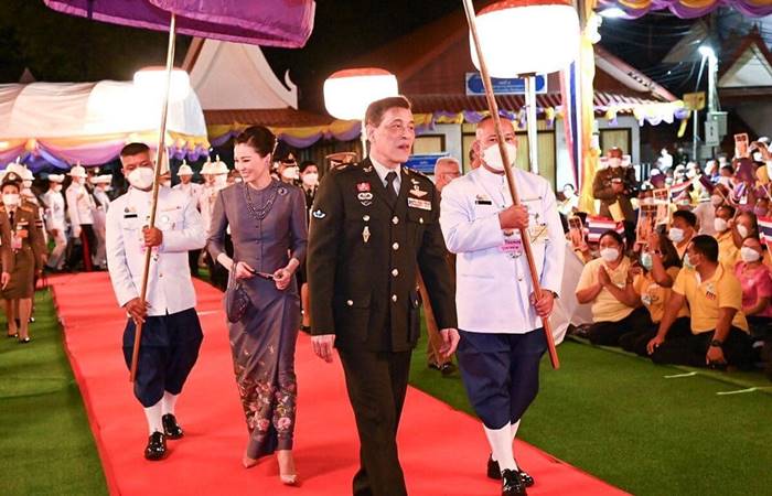 ในหลวง ร.10 พระราชินี