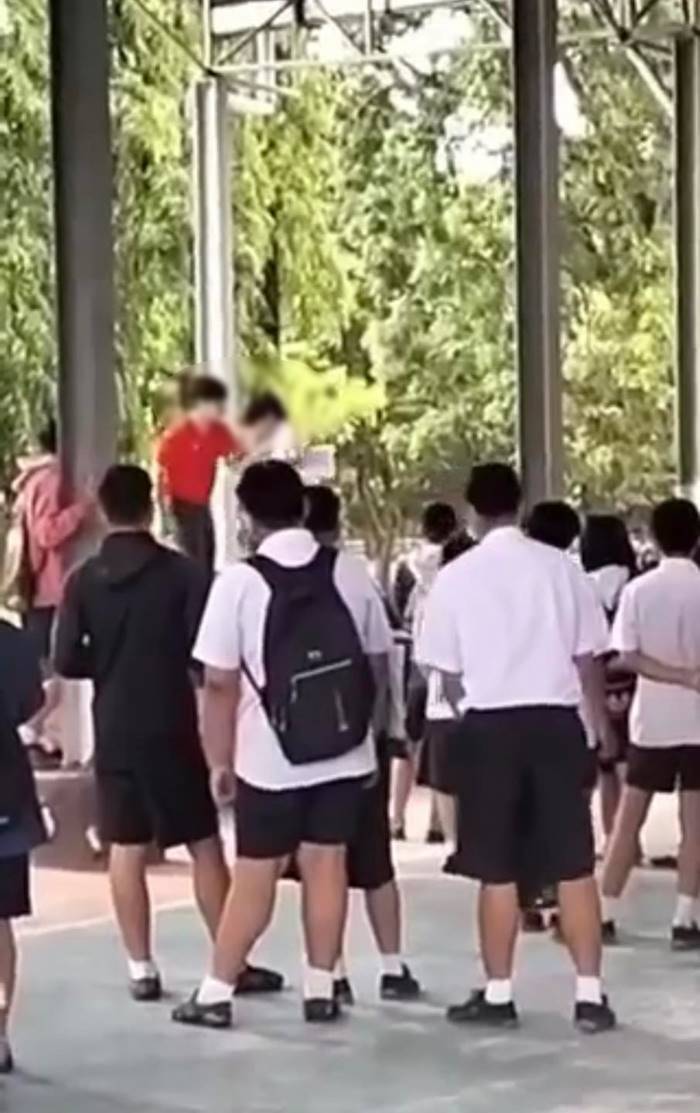 ครูทำร้ายนักเรียน