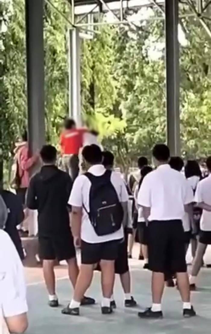 ครูทำร้ายนักเรียน