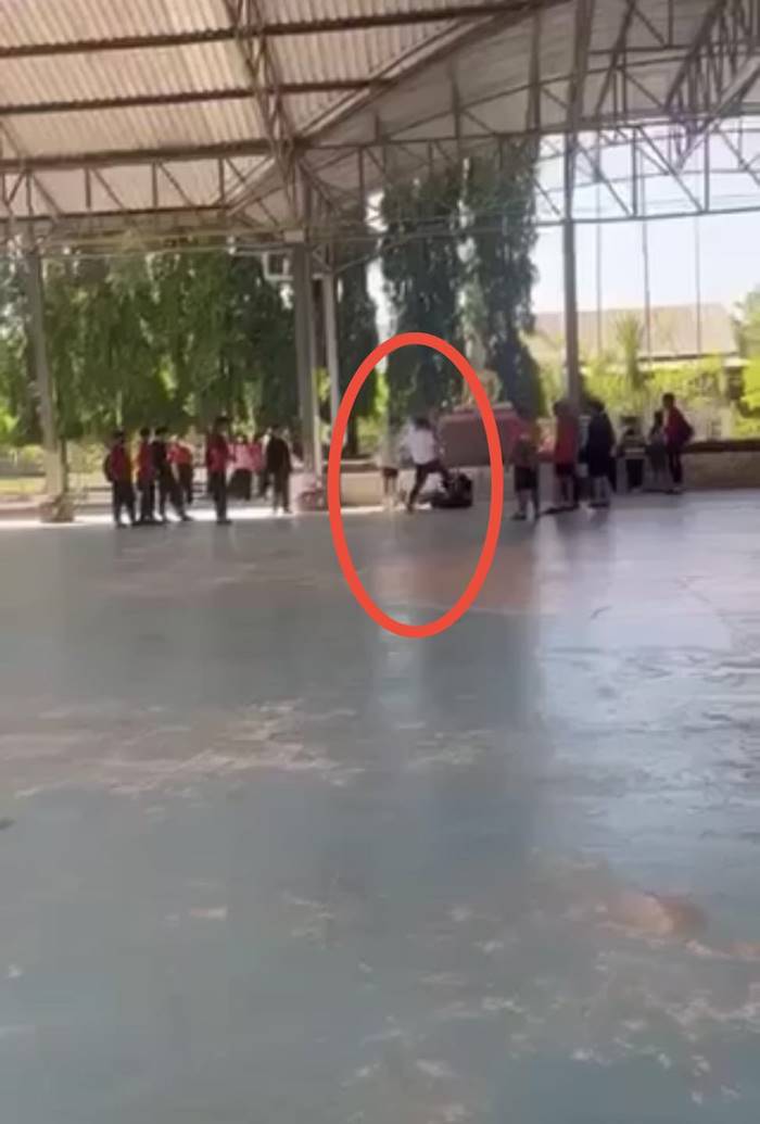 ครูทำร้ายนักเรียน